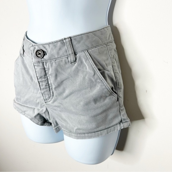 Aritzia Tna Shorts Cargo Khakis Light Gray Mid low rise Size 2 Y2K 2000s - Picture 15 of 15